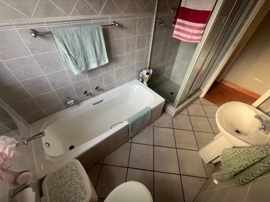 4 Bedroom Property for Sale in Safari Gardens North West